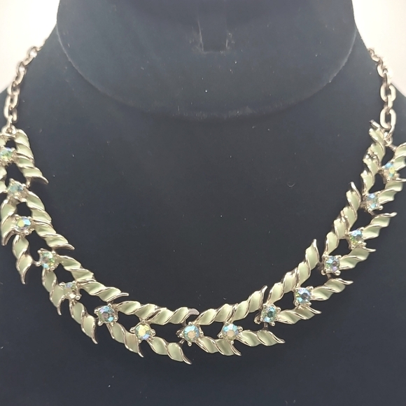 Meet your Posher, Tanya - Picture 2 of 16